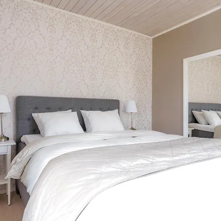 Luxurious Snow With Jacuzzi Villa