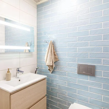 Luxurious Snow With Jacuzzi Villa Rovaniemi